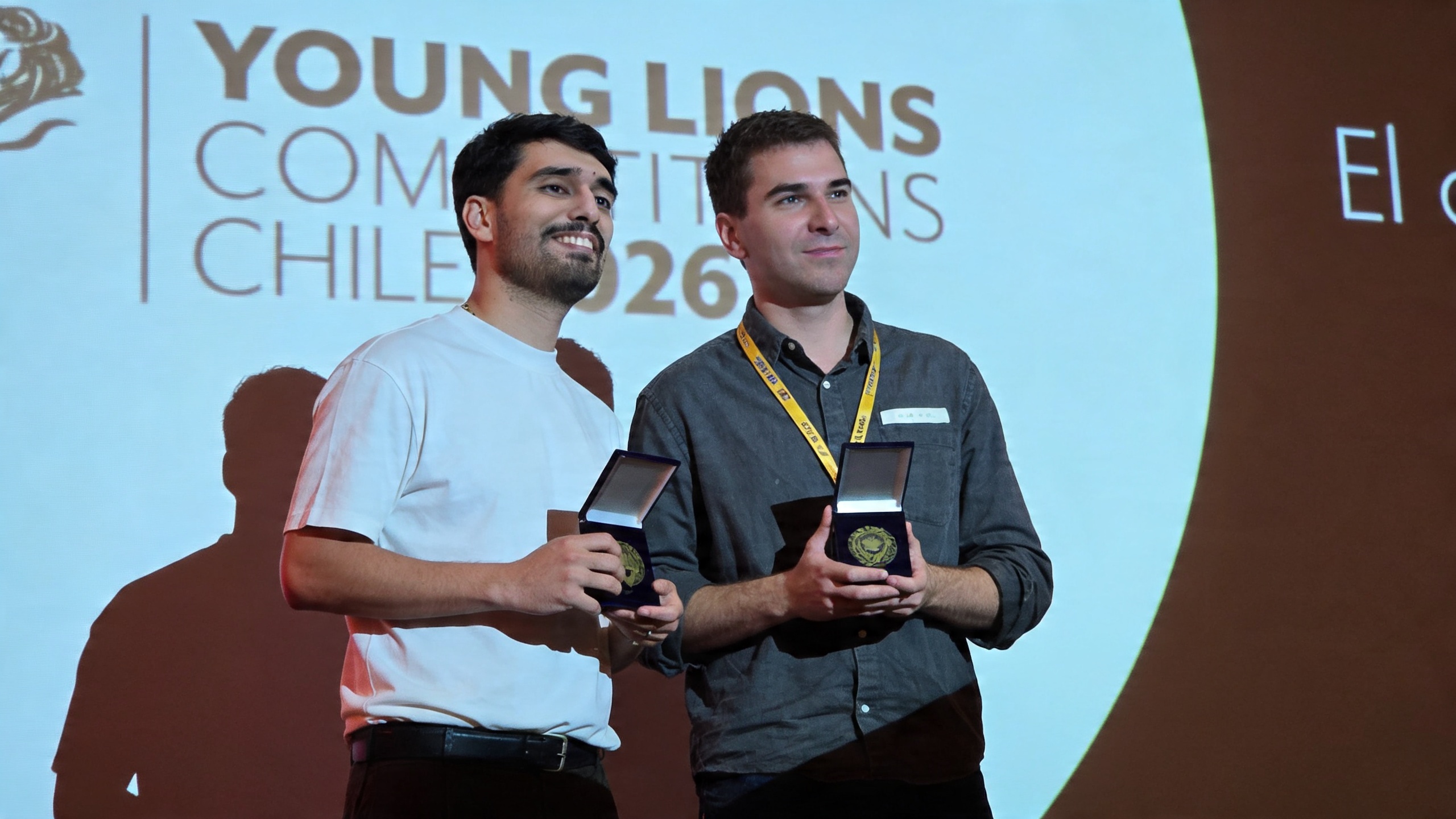 Alberto Fern&aacute;ndez y Franz Albornoz, dupla creativa de MGC ganadora del oro en Young Lions Chile 2026